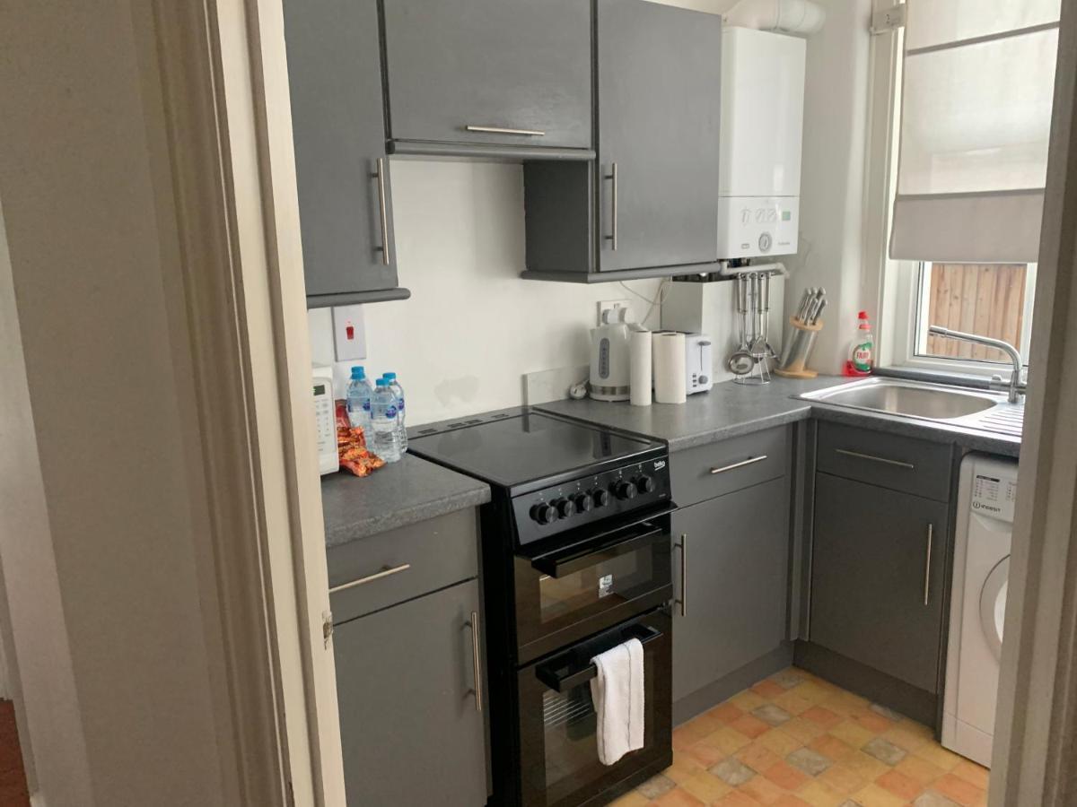 Unique 2 Bedroom Apartment In London/ Excel / Olympic City Close To Central Line Tube Station With Gated Parking Space Exterior foto